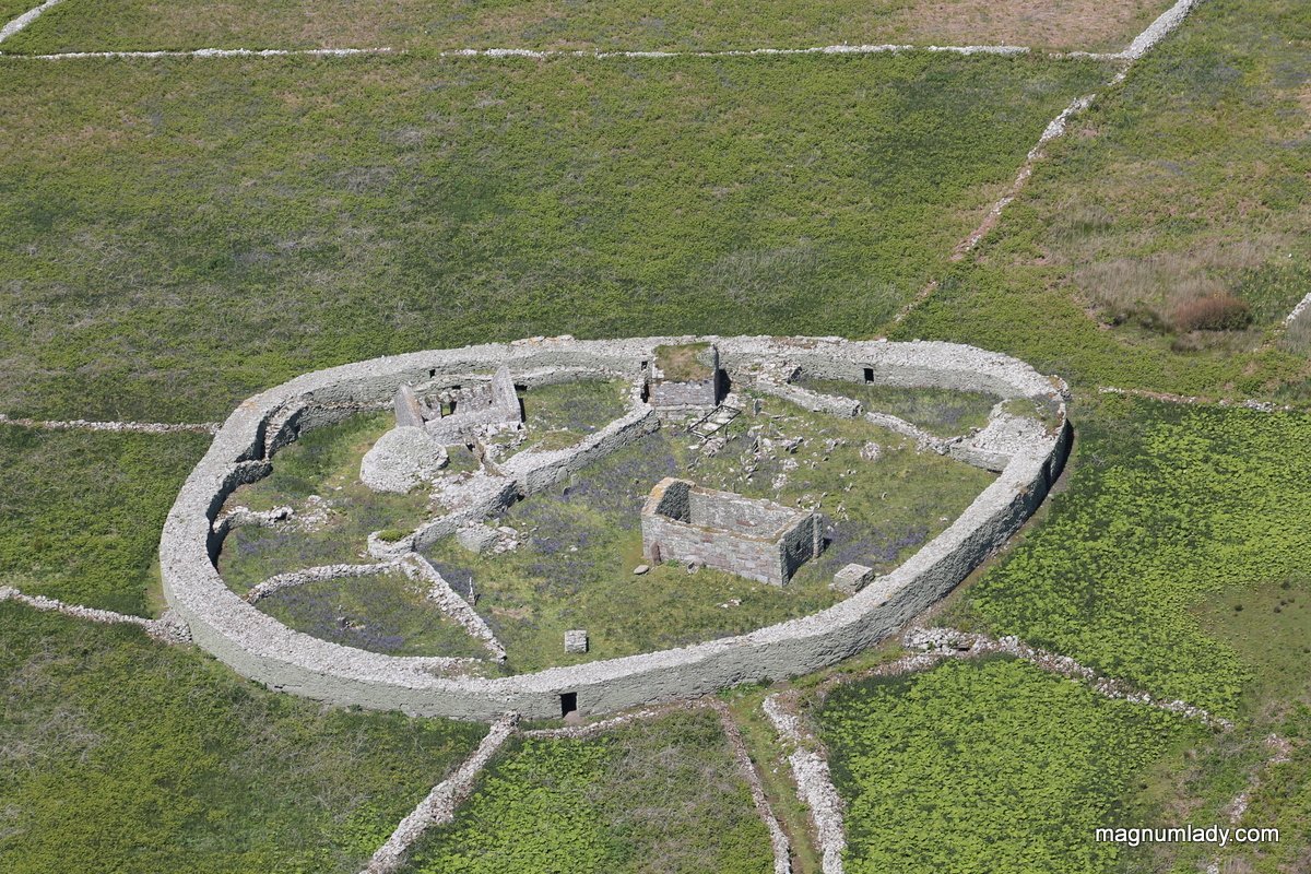 lorraineelizab6's tweet photo. #Inishmurray monastery, Co #Sligo #Ireland has an impressive enclosure wall: 4.5 m high & 3 m thick! Stone-roofed oratory, 2 churches, beehive shaped clochan, holy well & cross slabs. > 100 inhabitants on island in 1880s but left in 1948. Pilgrimage destination up to recent times https://t.co/PdD6sZB9mY
