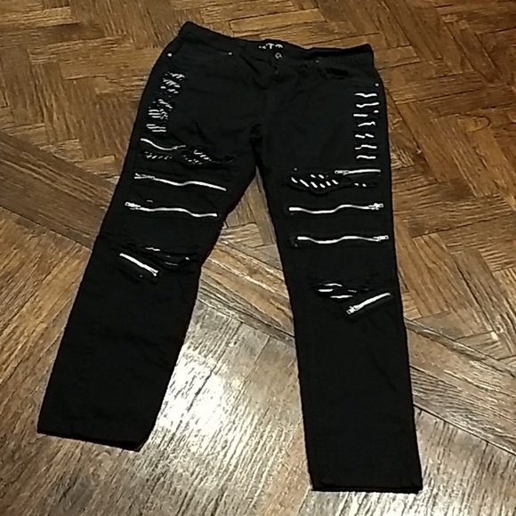 joebayy's tweet photo. So good I had to share! Check out all the items I'm loving on @Poshmarkapp from @ClippersChica @BluesPrairie #poshmark #fashion #style #shopmycloset #wt02 #fadedglory #yalosangeles: https://t.co/sfhCFqjOGF https://t.co/6op2WySUp6