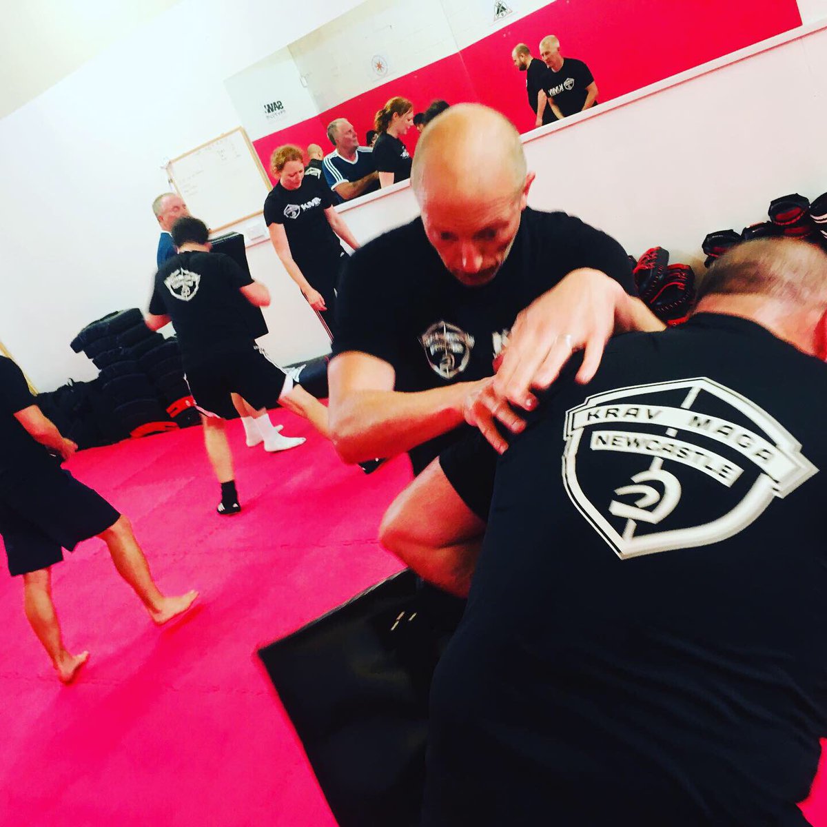 KMNewcastle's tweet photo. This discipline is truly one of the best ways to get in shape fast. Krav Maga training is all about teaching your body to react with force when you least expect it!
#kravmaga #newcastle #contactcombat #fitness #conditioning #fightingfit https://t.co/zCCRS6W9RQ