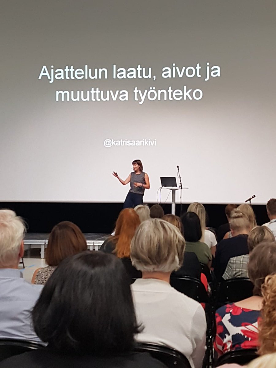P2Piitu's tweet photo. Töihinpaluu on motivoivaa kun saa heti kuunnella yhtä guruaan #aivotutkija @katrisaarikivi #mysamk #henkilöstöpäivä https://t.co/pMFS12RoXC