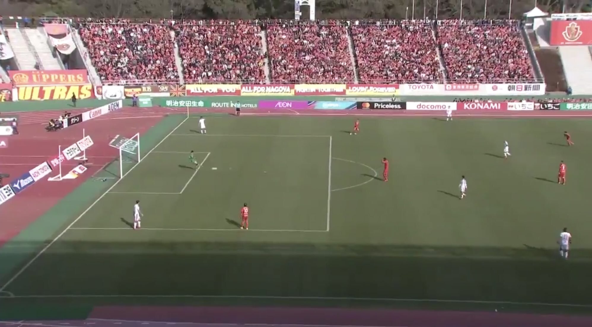 Akippa サッカー ロティーナのサッカーはゴール キックの時もdfをキーパーの平行に張り付かせて ボールをつなぐスタイル ポゼッションを高めあらゆる状況を支配することを目指す そういう意味 では今回 ルール改正でゴールキック時にペナルティエリア内で