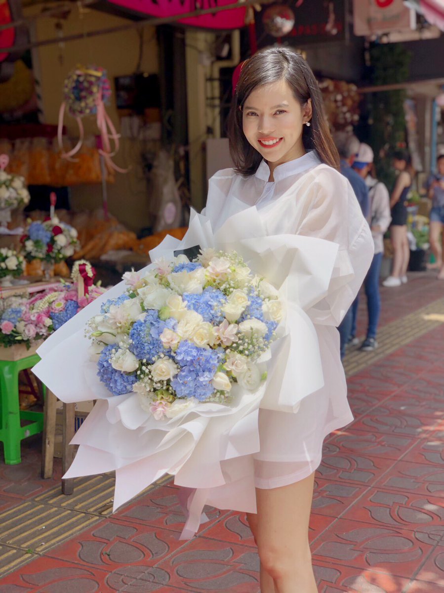 Pink_Siripipat's tweet photo. ไม่ต้องมีผู้ชาย ก็มีดอกไม้ได้
You don’t need a guy for flowers.
#HowToBeSingleInBKKCity https://t.co/LkaEqtvGnA