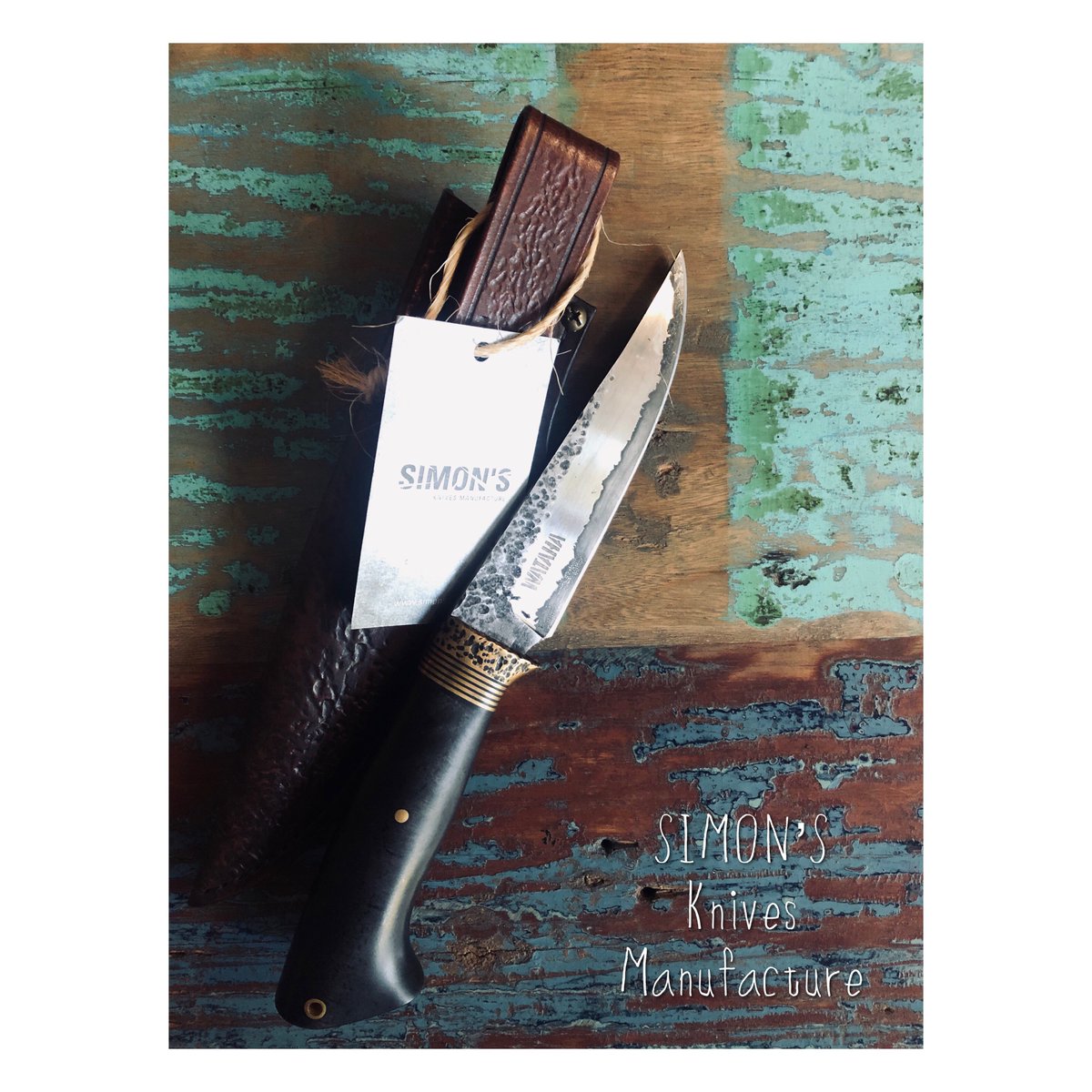 PoplawskaAlex's tweet photo. W oczekiwaniu na Watahę...prezent od @simons.knives.manufacture . Teraz mogę tropić Rebrowa. Dobosz. #wataha #serial #hbopolska #premiera #jesien2019 #dobosz #bieszczady #nóż #knives #wyprawa #góry #wilki https://t.co/oNgsoieCyB