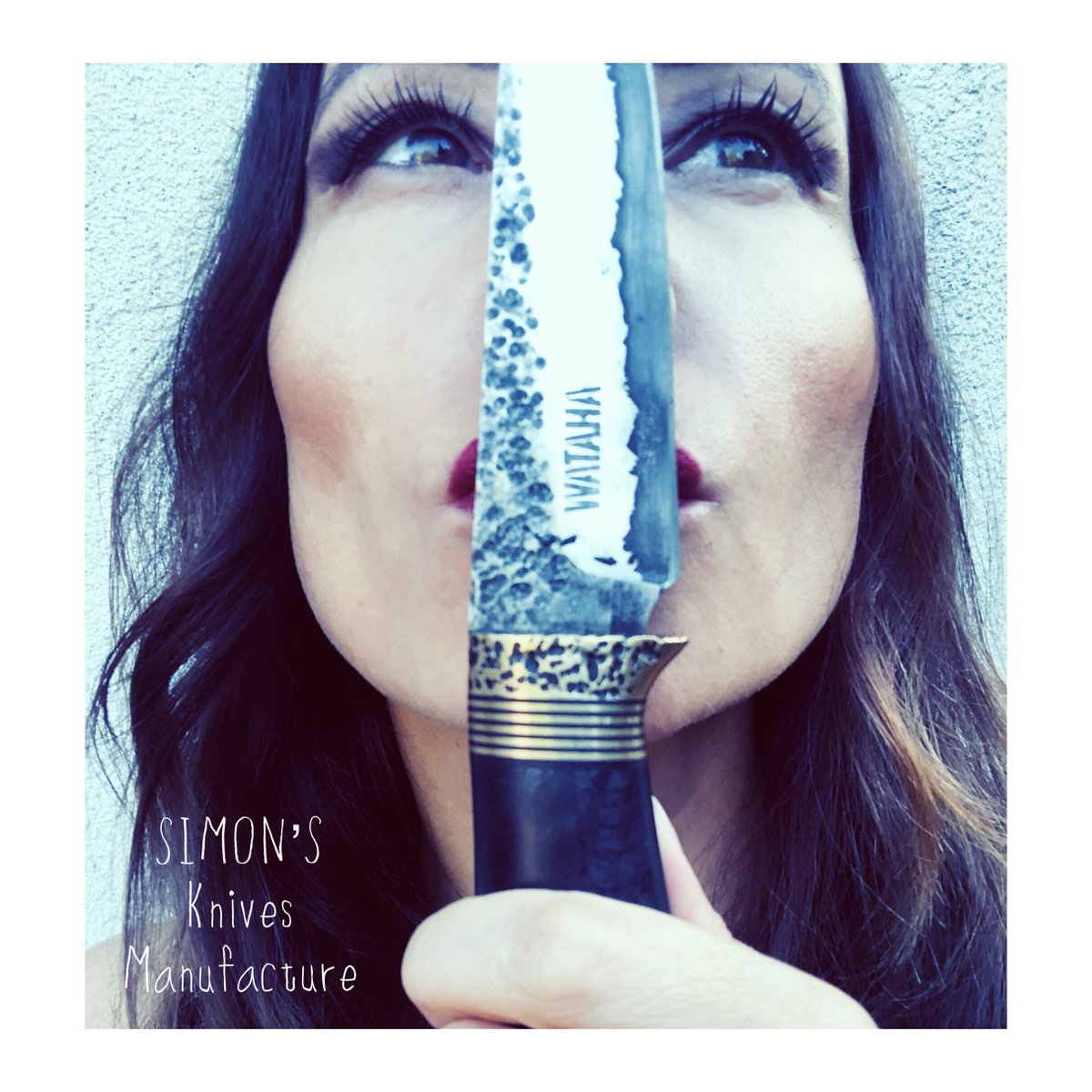 PoplawskaAlex's tweet photo. W oczekiwaniu na Watahę...prezent od @simons.knives.manufacture . Teraz mogę tropić Rebrowa. Dobosz. #wataha #serial #hbopolska #premiera #jesien2019 #dobosz #bieszczady #nóż #knives #wyprawa #góry #wilki https://t.co/oNgsoieCyB