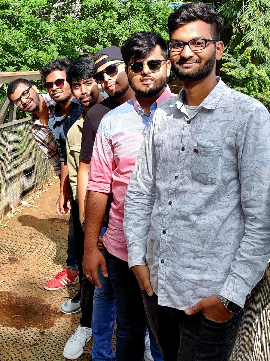 a_singh116's tweet photo. We're Like Small Gang 😎
#SRMite #friends #travel https://t.co/L5xxI6UKV6