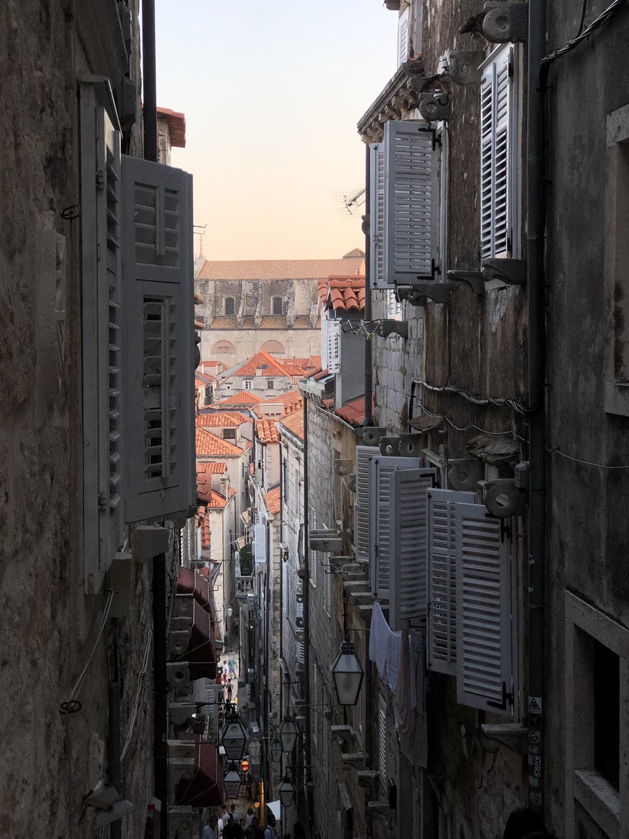 KecaRebeca's tweet photo. #sunset #Dubrovnik #awesome @charlyperal https://t.co/jilwfryjXu