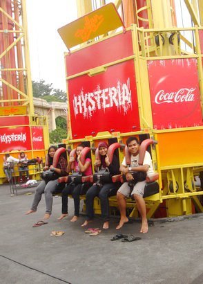 tjiktao's tweet photo. @ancoltmnimpian Saya lagi ubek ubek foto foto lama nih yang merekam kegembiraan saya bersama keluarga di 
@ancoltmnimpian. Foto diambil pada tahun 2011 ketika anak sulung baru 2 tahun bersama bapak, emak, mertua, adik dan adik ipar. Pokoknya ke Dufan itu makin rame makin seru! #Dufan34Flashback https://t.co/bL0Ra40cGQ