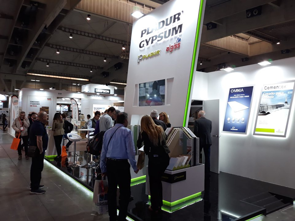 pladur_ES's tweet photo. 👉 Hoy compartimos el tercer momento destacable de estos meses es la presencia de #Pladur® en #Construmat (Barcelona) y que mucho tiene que ver con la #INNOVACIÓN. Os dejamos algunas fotos. https://t.co/rjjRIBicRb