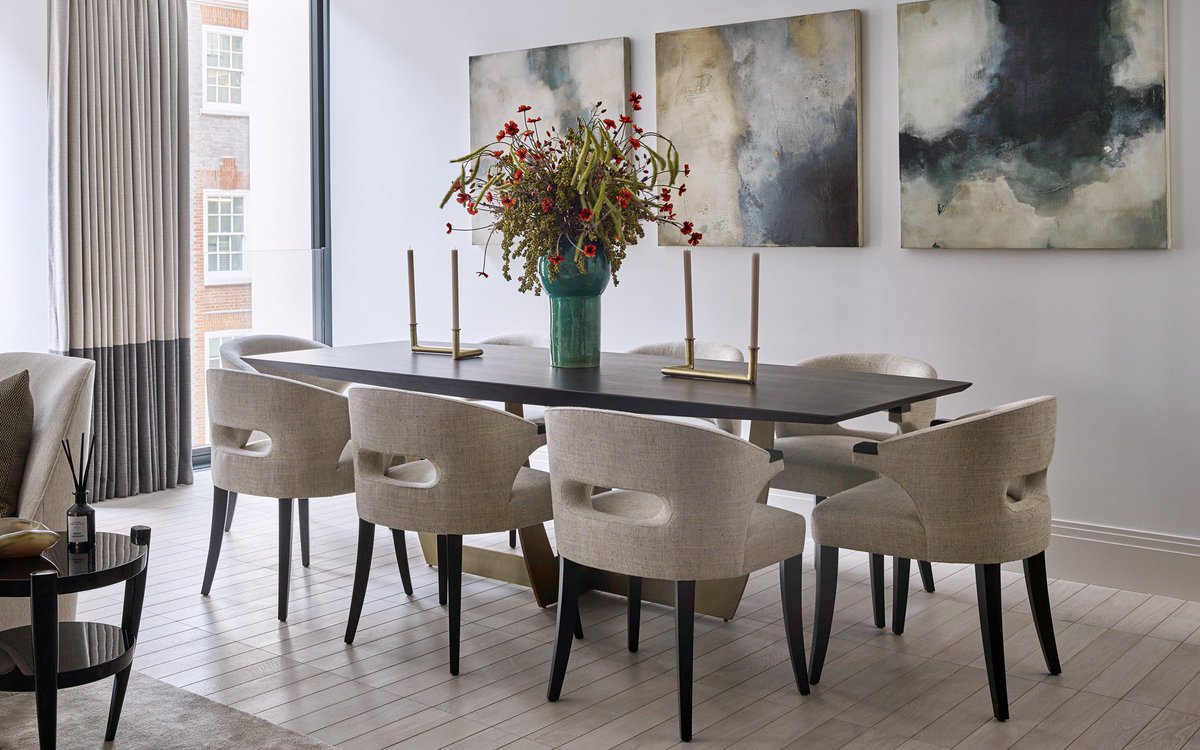 Luxdeco's tweet photo. Discover our guide to dining table shapes as well as the effects they have on the size of your dining room.

Read more: https://t.co/fbUqFgObkx

#diningtable #diningtables #diningtableinspo #diningroomideas #interiordesign https://t.co/fanTs4Pe3M
