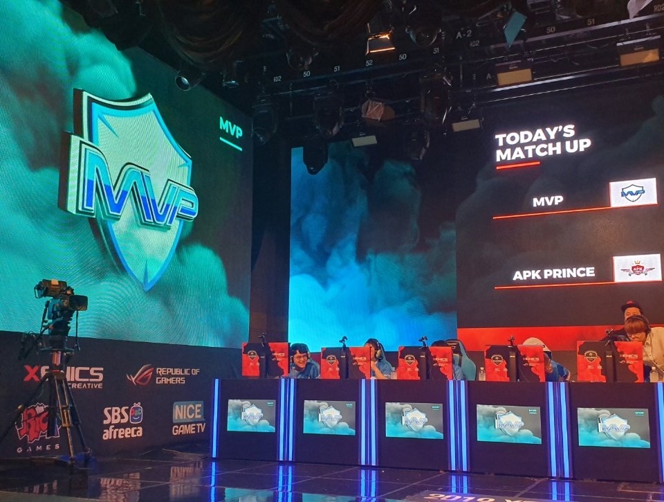 MVP_GG's tweet photo. 잠시후 5시, @MVP_GG LoL팀이 2019 아프리카TV LoL 챌린저스 서머 정규시즌 마지막 경기에 출격합니다. Team Dynamics와의 경기 많은 응원 부탁드립니다!😁😁

응원하러가기👍👍》》
https://t.co/8tb615Gfp3

#챌린저스 #리그오브레전드 #teammvp #mvp #챌린저스코리아 #mvplol #아프리카tv #화이팅 https://t.co/CCFv2R3KPb