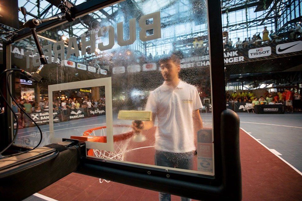 schelde_sports's tweet photo. 🧽 + 💦 = 🤩 

📸 @3x3Romania

#Repost #sas2019 #bucharestchallenger #raiffeisenbank #asacumtrebuie #3x3ws #3x3basketball #fiba3x3 #fromthestreetstotheolympics #tokyo2020 #3x3challenger #3x3wt #ScheldeSports https://t.co/kLybgf4HQc