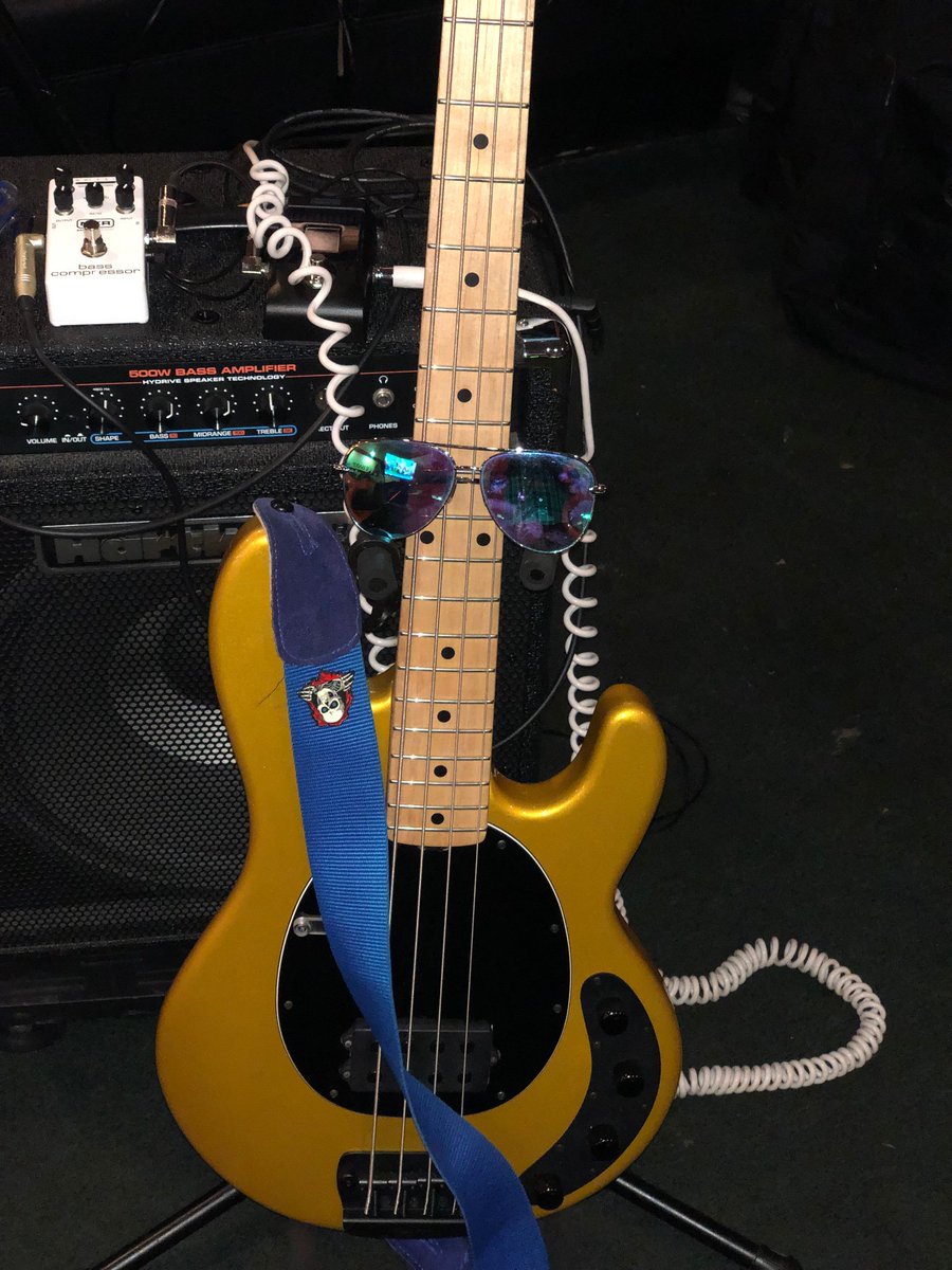 VacaJsvbass's tweet photo. Saturday’s in August 2019!! @dzpartyband will be rocking @HennesseysTavDP  dana point!!! 
i’ll be slapping some golden bass! #’80’smusic https://t.co/vVLJbc9J6W