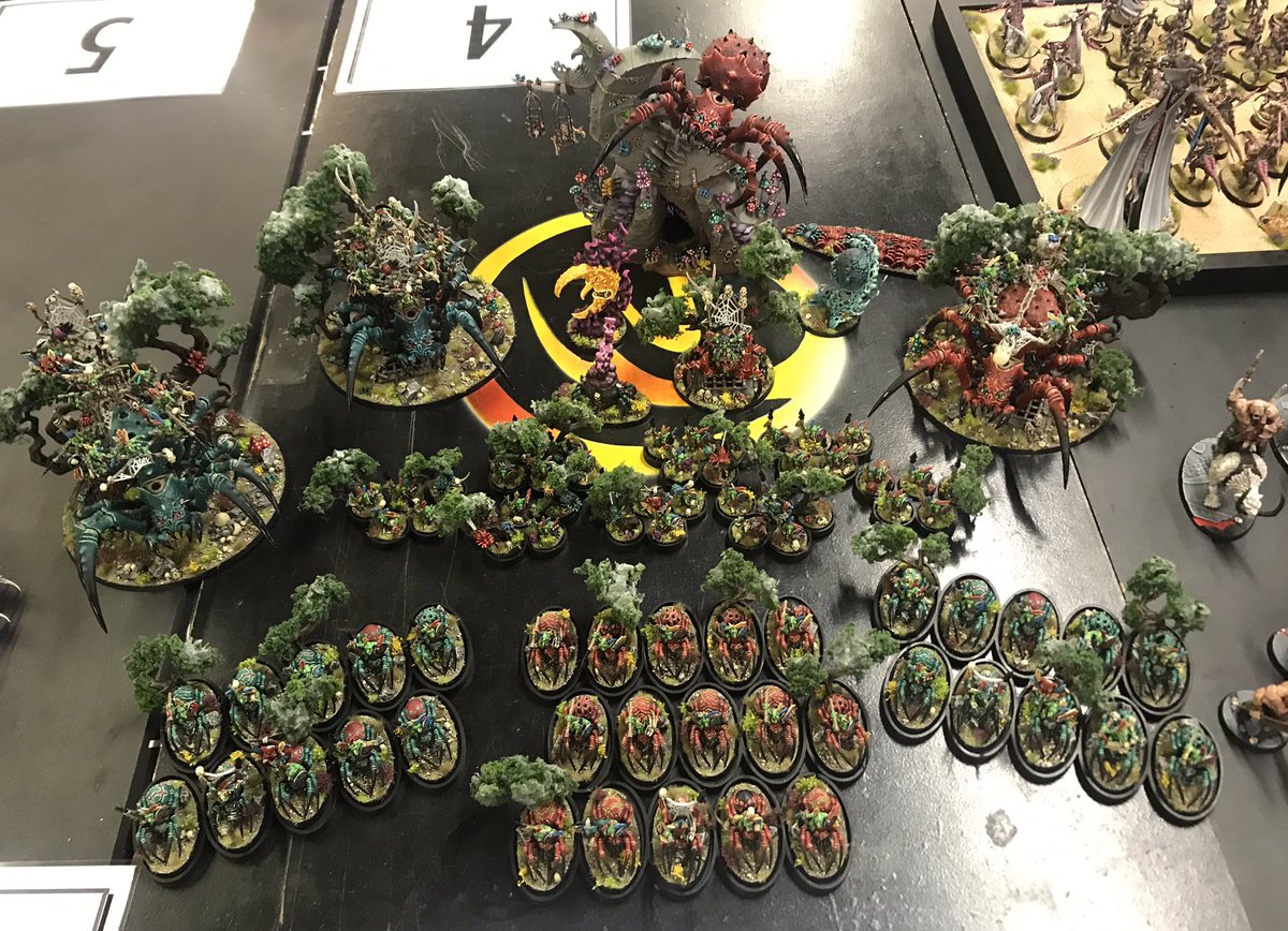 ProPainted's tweet photo. #BLACKOUT19 1st Best Army & Judges choice was @The_steviosi absolutely stunning Spiderfang army. Not only an amazing army, but Steve cunningly did not share on social media so it surprised everyone like a Skitterstrand! #paintingwarhammer #miniaturemonday https://t.co/k4Yxbt2buk