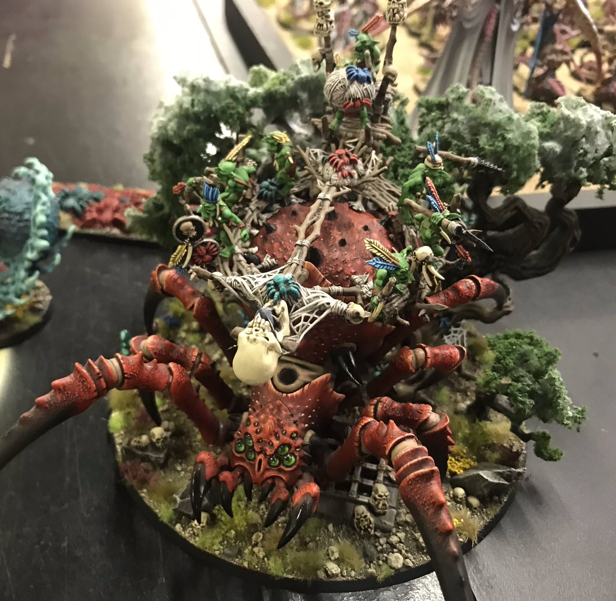 ProPainted's tweet photo. #BLACKOUT19 1st Best Army & Judges choice was @The_steviosi absolutely stunning Spiderfang army. Not only an amazing army, but Steve cunningly did not share on social media so it surprised everyone like a Skitterstrand! #paintingwarhammer #miniaturemonday https://t.co/k4Yxbt2buk