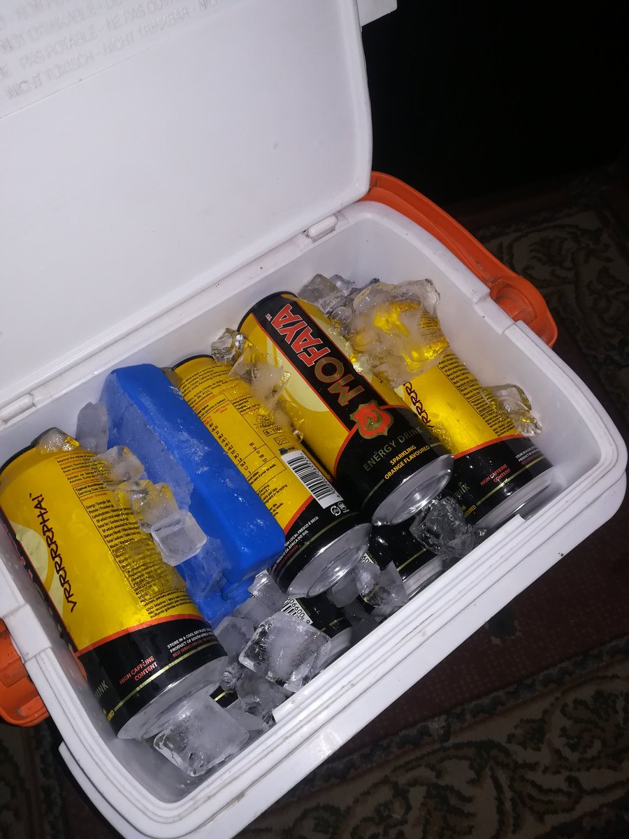 Mr_Moagi_Evans's tweet photo. Got to Sangweni Taxi Rank at 05h45am in Tembisa with 24 Cans of Mofaya🔥... Come 08h00am my Mofaya Stock was SOLD OUT!!!.. Its Either Mofaya or nothing!!! Cc @djsbu

#Kubo 
#KasiColdDrink
#Mofaya 🔥
#Tembisa
#SellOrSurrender https://t.co/lBLfwmKW7P