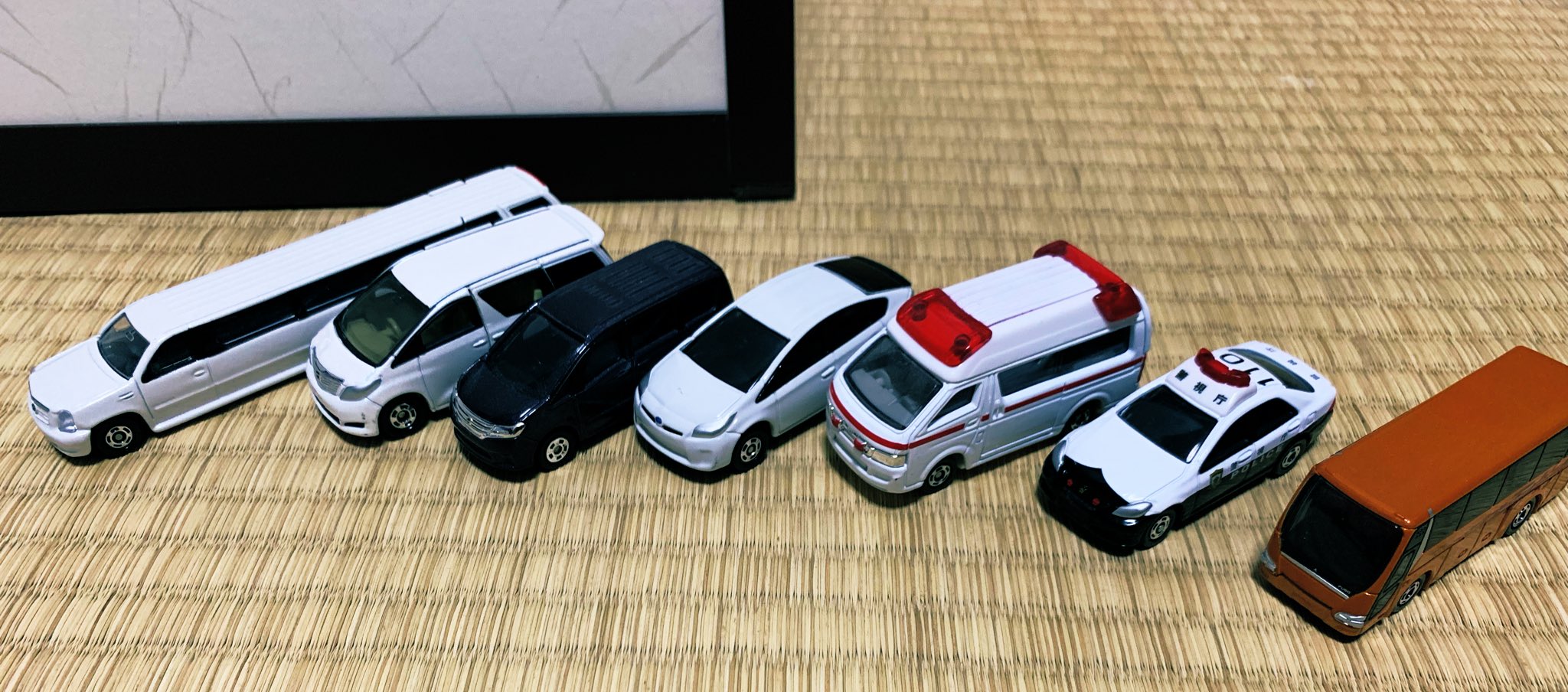 上田 更に増えて左からデートに迎えに来た車 連れ去る車1 2 ひろゆきの営業車 原田が抗争に巻き込まれたときの救急車 原田が捕まったときのパトカー ひろゆきが大阪に行くときの高速バスです T Co 2icjtp33lg Twitter