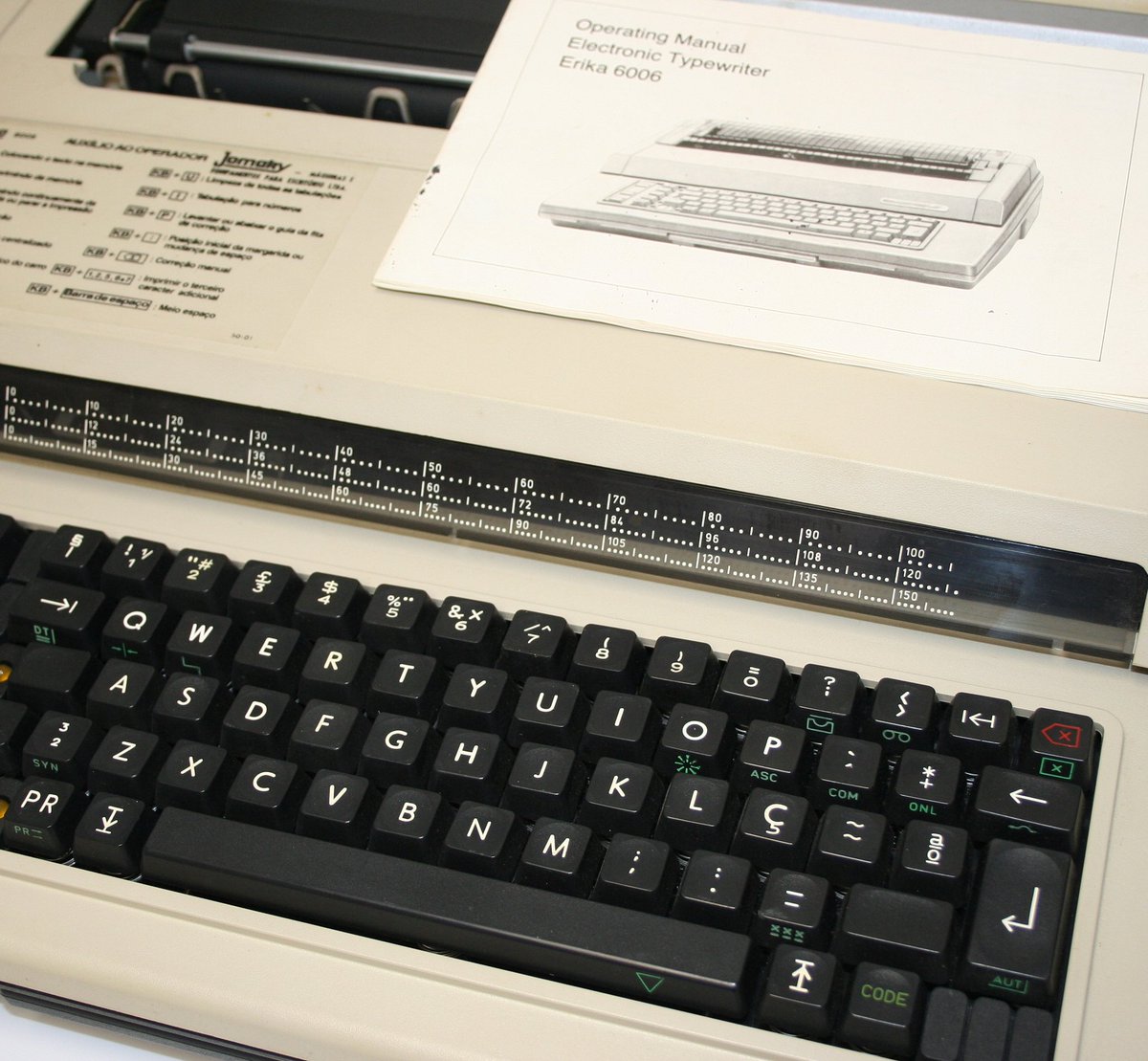 RobotronMuseum's tweet photo. Unser aktueller Neuzugang: Diese #robotron Schreibmaschine Modell S6006 wurde original in Brasilien gefertigt.

Warum robotron in Brasilien Schreibmaschinen produzierte und wie das gute Stück in unsere Sammlung kam erfahrt ihr bald in unserer Dauerausstellung.
#robotronmuseum https://t.co/mMcYg7v7nT
