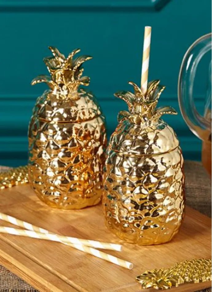 RoseHillBoutiq's tweet photo. Make your cocktails stand out with this Gold Pineapple Drinking Cup with Lid! Jazz up any drink by using this cup, I promise you'll feel extra special! You could even display a beautiful stem flower with it
#pineapple #goldpineapple #pineapplecup #brighton #northlaine #shopsmall https://t.co/OihLEmFbas