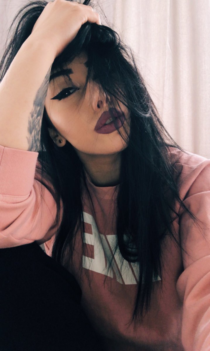 CammingBabes's tweet photo. Whirlwind of crazy chaos but so damn passionate #MondayVibes with @EsmeeCharm on @LiveJasmin 
#Lifeinred #CammingBabes #redlips #lipsonlips https://t.co/tC3g60X2IU