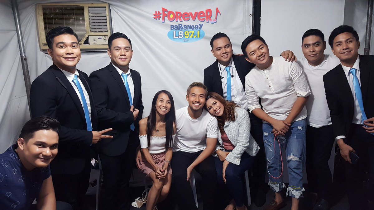 BarangayLSFM's tweet photo. Hello, commuter friends! Ready na ba kayong mag 5 PM? 😁  #RitKenOnLSForever https://t.co/0sMBfwcJwc