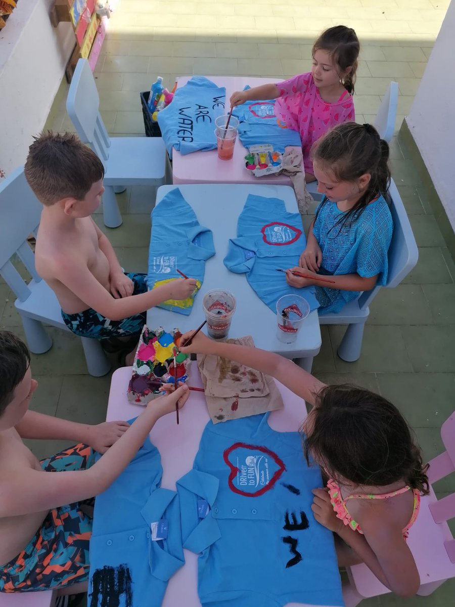 We are painting, we are having fun and we are helping #WeAreWater all in one!😍 #LifeAtDiamond #SunsetBayClub #DiamondResorts #nowalking4water @CristinaglezRM @GiuliaSBC <a href="/KittiActtiv/">Kitti Szabo</a> @NachoSBC