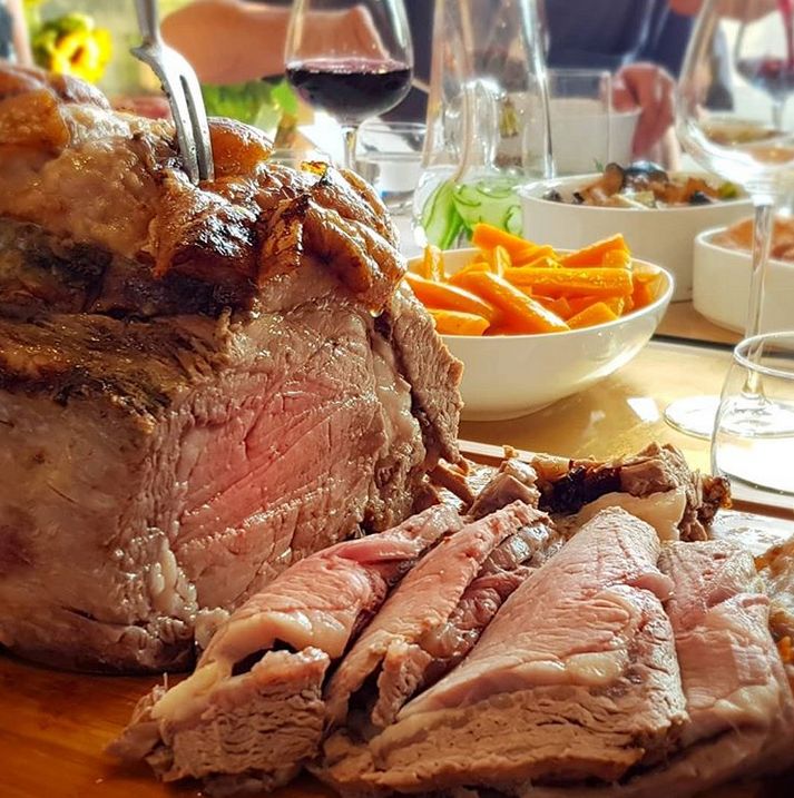 SecretSunLunch's tweet photo. Secret Sunday Lunch Club is throwing open the doors for new supperclub dates. Bringing people together for a Proper Sunday Roast - Sunday 1st September - https://t.co/KgsyWFcJrc https://t.co/2VLSdhgSMC