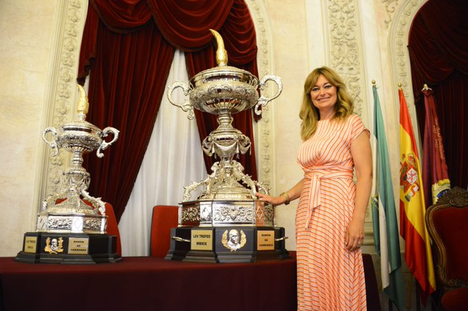 Mónica Marchante con la copa del Trofeo Carranza (Foto:CCF).