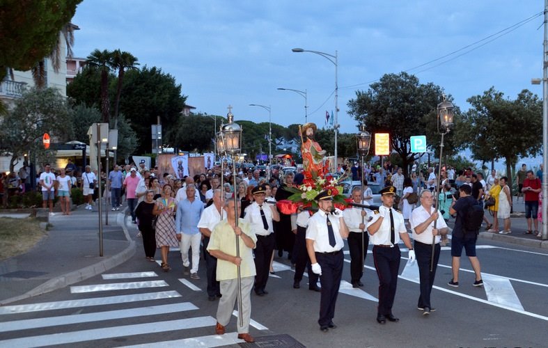 Dodijeljene Nagrade Grada Opatije, izložba „Modni ormar carice Sisi, proslavljen Dan Grada, gastro ponuda u Voloskom, koncerti Diane Krall, Petra Graše, Sergeja Ćetkovića... u novom broju lista „Opatija“ #opatijanadlanu bit.ly/2ZWiOUv