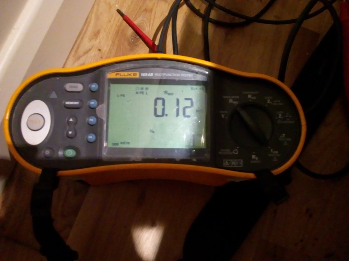 RWheatcroftElec's tweet photo. 0.12 MOhms... Oh dear. That's a bit low. #Electrical #FaultFinding #IFixStuffWithWires https://t.co/gcfUSCI8VT