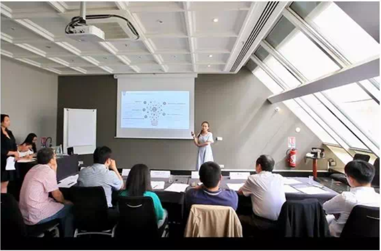 Silkpay's tweet photo. Notre CEO Annie Guo a fait part du jury de la 7ème finale régionale européenne du concours d'entrepreneuriat technologique "Startup Jiangsu".🇨🇳
Un grand bravo à tous les participants et surtout aux vainqueurs de cette finale.👏👏
@ACECE https://t.co/OrmNl5TW7M