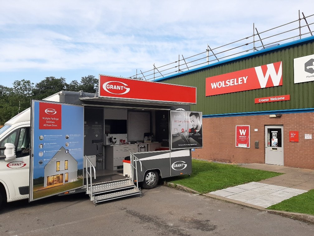 myGrantUK's tweet photo. Are you in the Carmarthen area today? Pop over to the local @WolseleyUK branch to meet John and step on board the display van! Ask him out our package solutions offering and find out more about the #BigG1Giveaway! #PackageSolutionsRoadshow #Displayvan 
https://t.co/D0z9DOCSZq https://t.co/APazvcnKUd