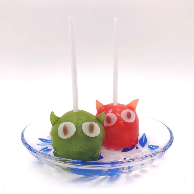 「お化けのお菓子たち」

お化けモチーフの和菓子をいただきました
美味しかったです?

りんご飴風の化け猫のお菓子、宇宙人?みたいで謎の可愛さ 