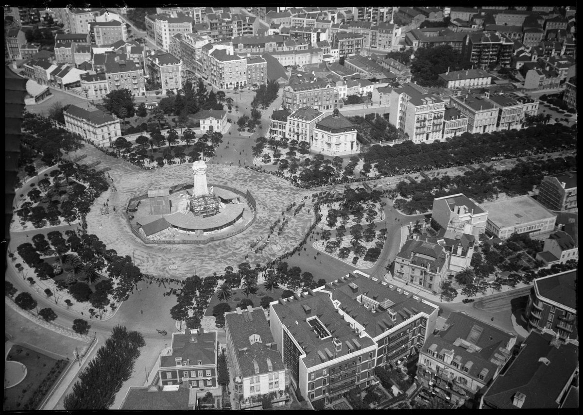 LisboaCultura's tweet photo. 12 de Agosto
Neste dia, em 1917, era iniciada a construção do Monumento ao Marquês de Pombal, cuja primeira pedra havia sido lançada em 1882. O monumento foi inaugurado no dia 13 de Maio de 1934. Uma imagem de Lisboa de outros tempos, que vale a pena recordar.
#Lisboa #cultura https://t.co/QjL1LjUrqc