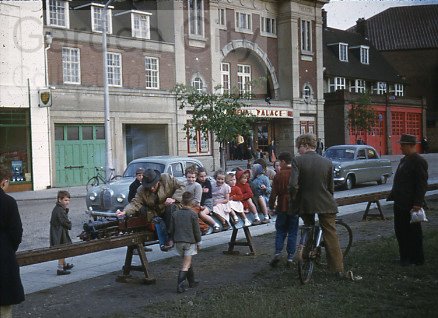 GC_Collection's tweet image. All aboard! This tiny model steam train appears to effortlessly move its cargo of children around what is now Town Hall car park. #HertsBedsHeritage #TinyObjects gardencitycollection.com/object-2008-12…