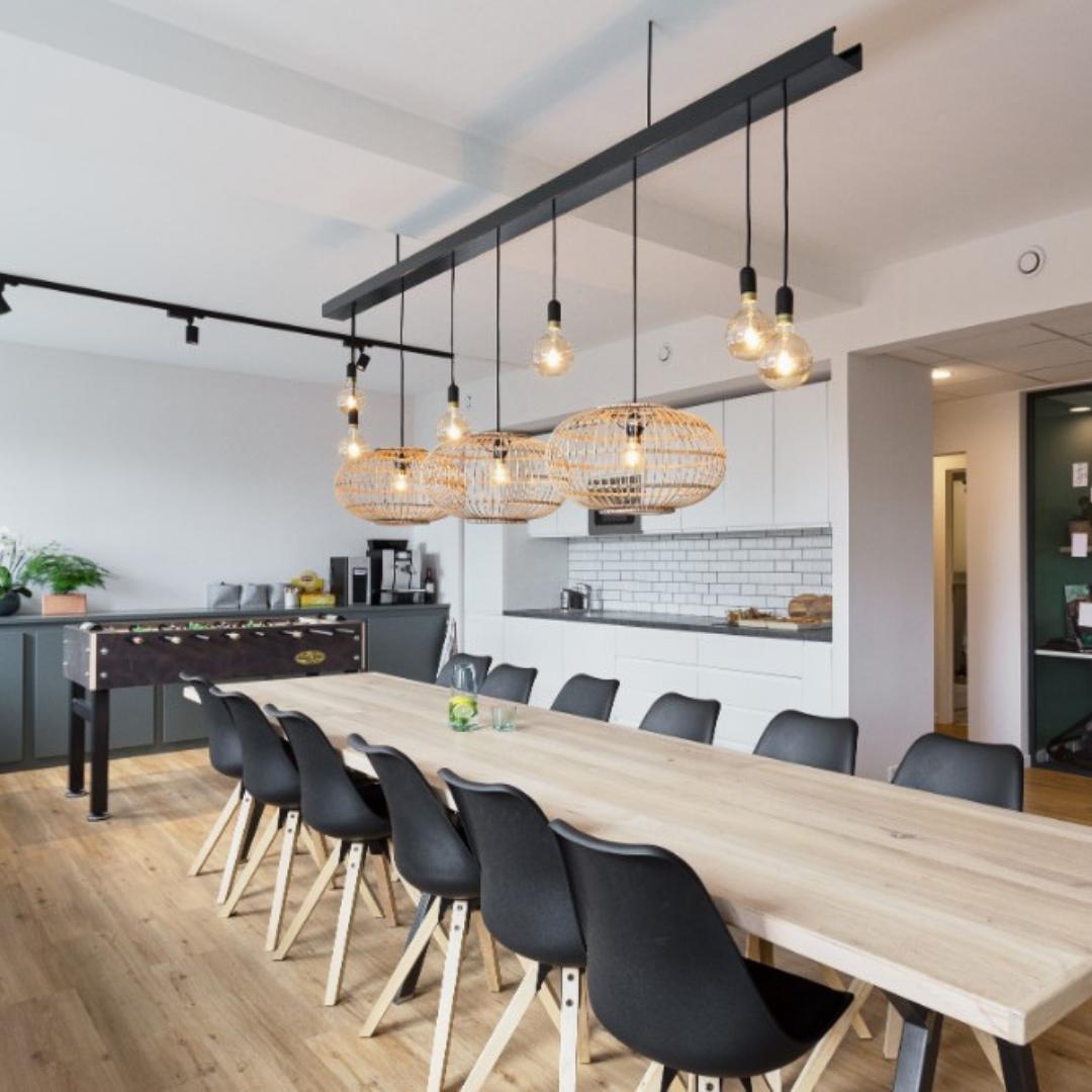Bird_Office_EN's tweet photo. New seminar venue in Brussels, you can book it now for all kinds of professional events 👉 https://t.co/qPuwXB719k

#MondayMotivation #eventprofs #venuefinding https://t.co/868svCXdE4