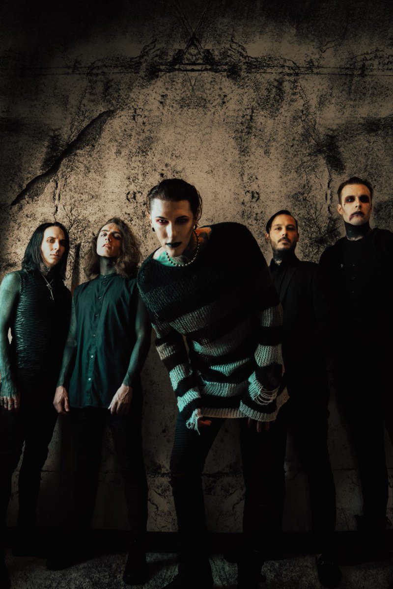 MIWband's tweet photo. The #TrickRTreatTour is coming this fall. Grab tickets to a show near you at https://t.co/ghLqfD4XIM | Photo: @WheresBryce https://t.co/qU4YGmubsC