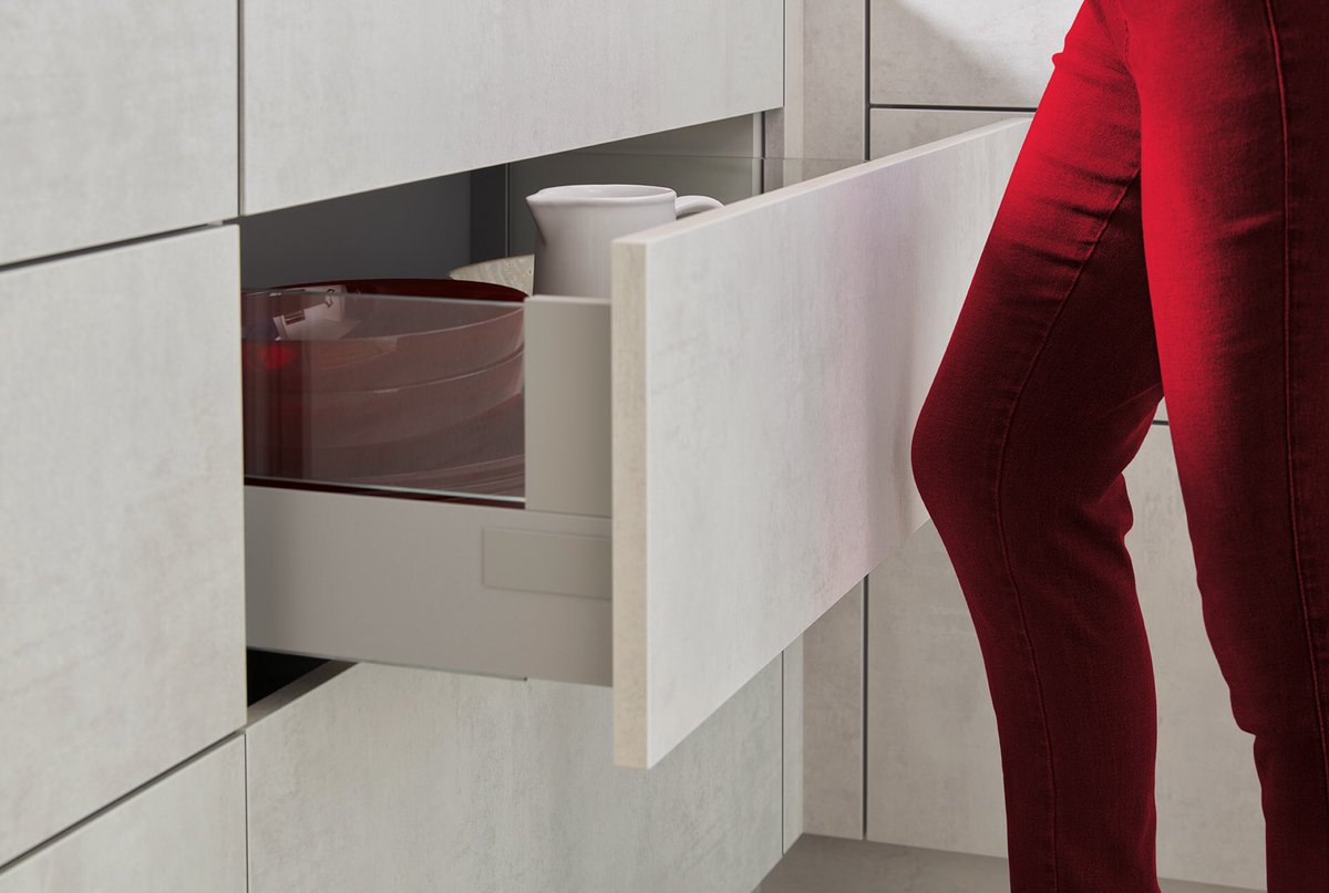 GK_Cardiff's tweet image. The true handleless kitchen. Push to open. Push to close (or nudge it with your knee) #schuller #germankitchens #handleless #kitchendesign #contemporarykitchens #interiors #artisaninteriors #cardiff