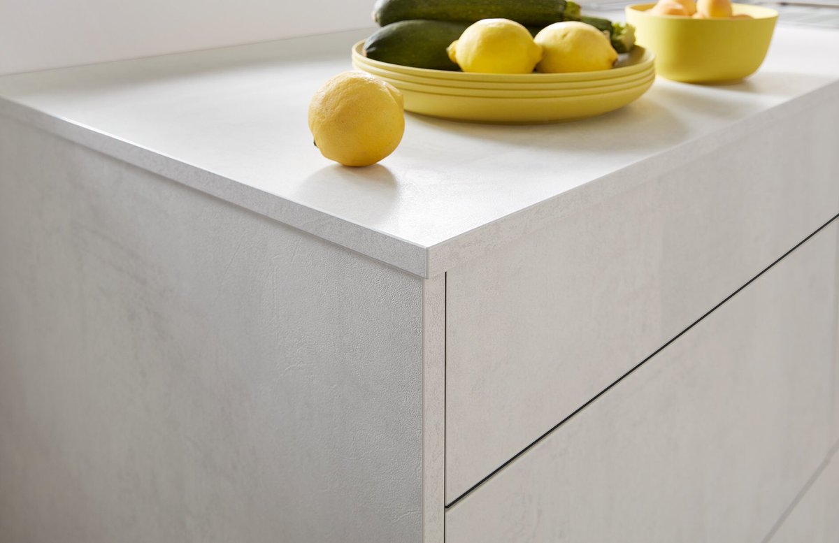 GK_Cardiff's tweet image. The true handleless kitchen. Push to open. Push to close (or nudge it with your knee) #schuller #germankitchens #handleless #kitchendesign #contemporarykitchens #interiors #artisaninteriors #cardiff