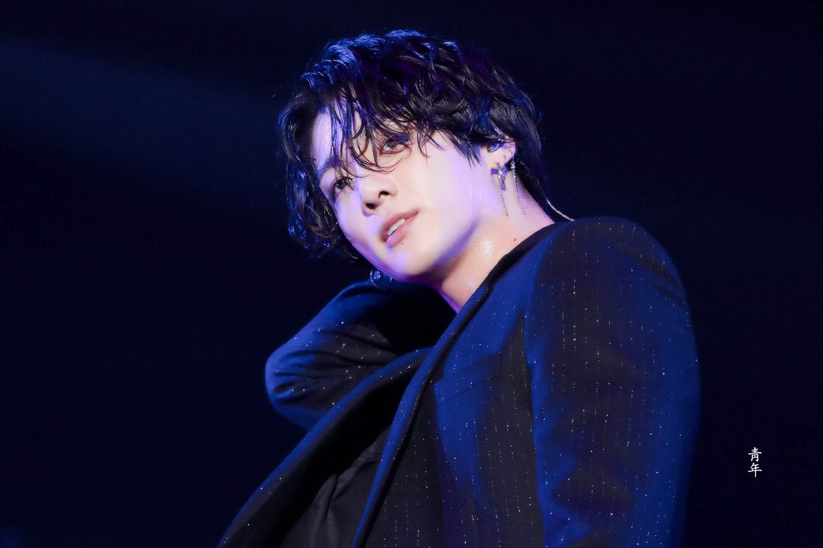 KMinie3's tweet photo. 🐰❤️ Bunny Sexy 💫💓

[📸: @youthJK_97 ]

#JUNGKOOK #JK #MTVHottest BTS @BTS_twt https://t.co/rKMRh9zSC1
