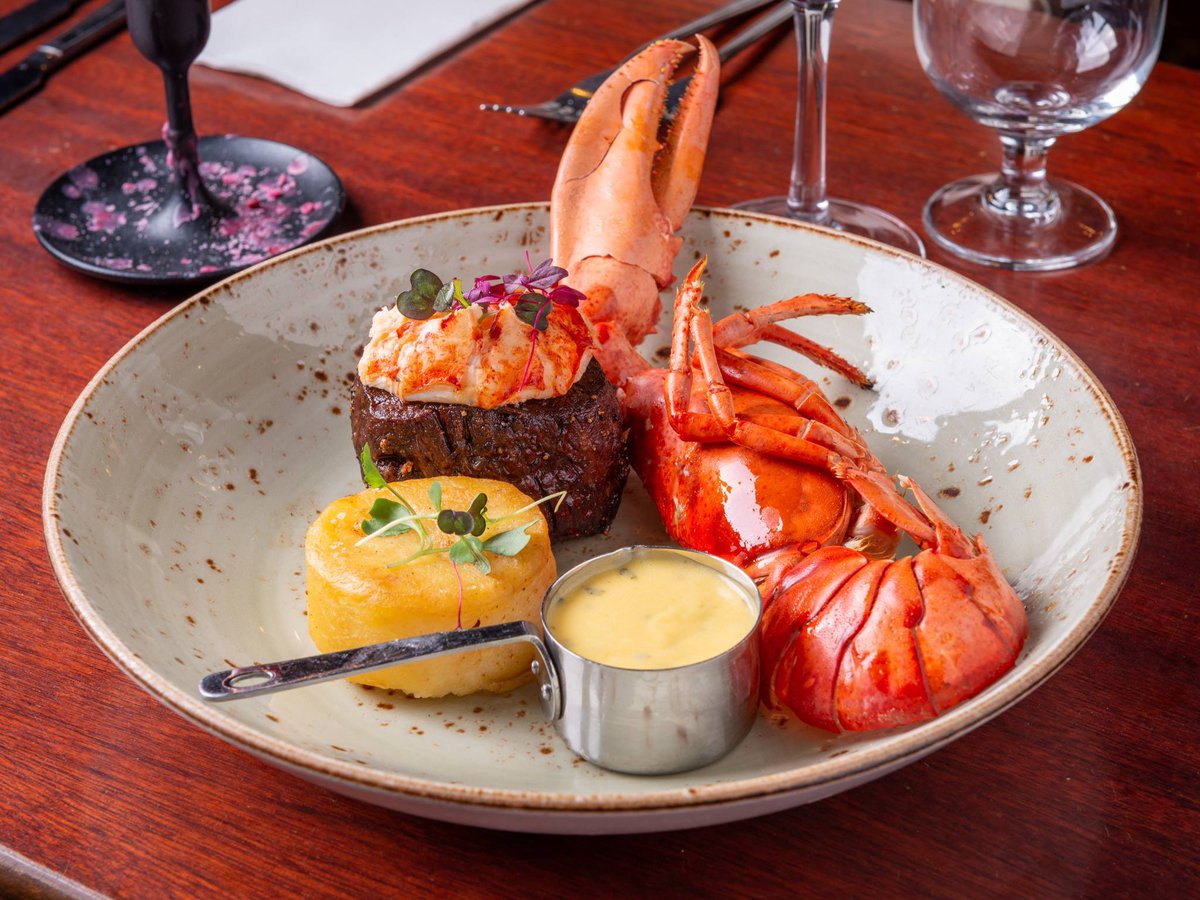 Surf &amp; Turf, anyone? Join Wrights Anglers Rest for dinner this week! Ring them on 018204351 or find them on OpenTable to make a reservation! 🦞🥩