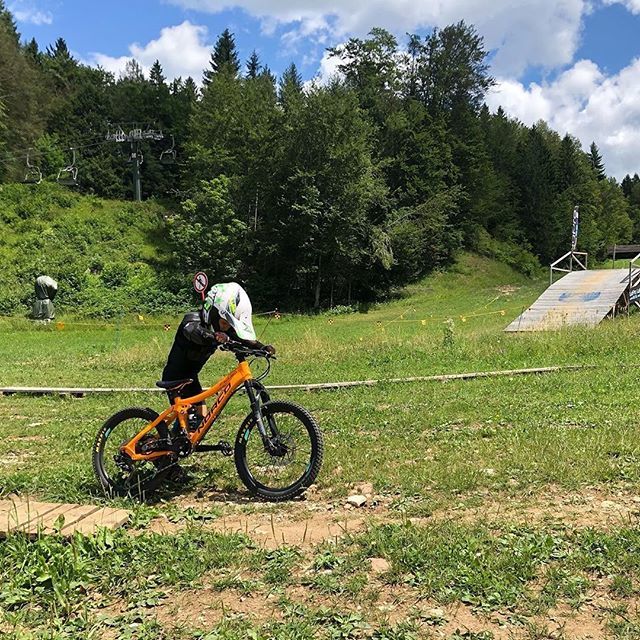 Alpe Cimbra (@alpecimbra) on Twitter photo <a href="/Regrann/">Regrann App</a> from <a href="/viaggideirospi/">I Viaggi dei Rospi</a> - 🚲Let passion drive your profession 🚲
Lui ha chiesto se esiste un’università della bici... meno male che mancano almeno 10 anni, io nel frattempo mi informo... Buona domenica a tutti! •
•
•
#downhill #liveyourpassi… ift.tt/2YKITJV <a href="/Regrann/">Regrann App</a> from <a href="/viaggideirospi/">I Viaggi dei Rospi</a> - 🚲Let passion drive your profession 🚲
Lui ha chiesto se esiste un’università della bici... meno male che mancano almeno 10 anni, io nel frattempo mi informo... Buona domenica a tutti! •
•
•
#downhill #liveyourpassi… ift.tt/2YKITJV