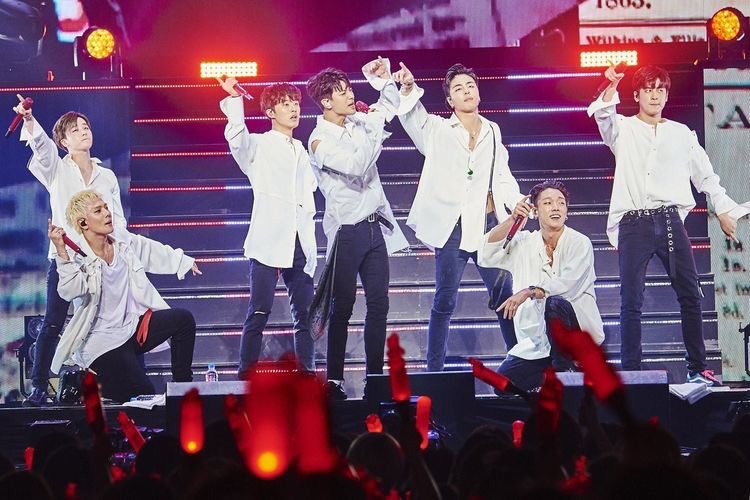 dearyunhyeong's tweet photo. A daily reminder that iKON is 7.

#BeginAgainWithHanbin https://t.co/HN1kS5abhM