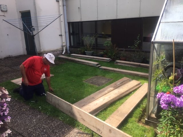 GarethTrench's tweet photo. #bhgestates using #recycled scaffold boards to build planters for our residents #gardening club. ♻️ https://t.co/Qr0gkS7XFP