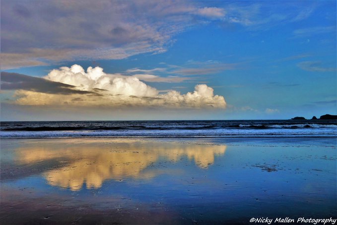 So after the storms, some wonderful wave action and beautiful skies over wonderful Saundersfoot Bay #welshpassion - courtesy <a href="/MySaundersfoot/">Love Saundersfoot</a> #peoplewithpassion