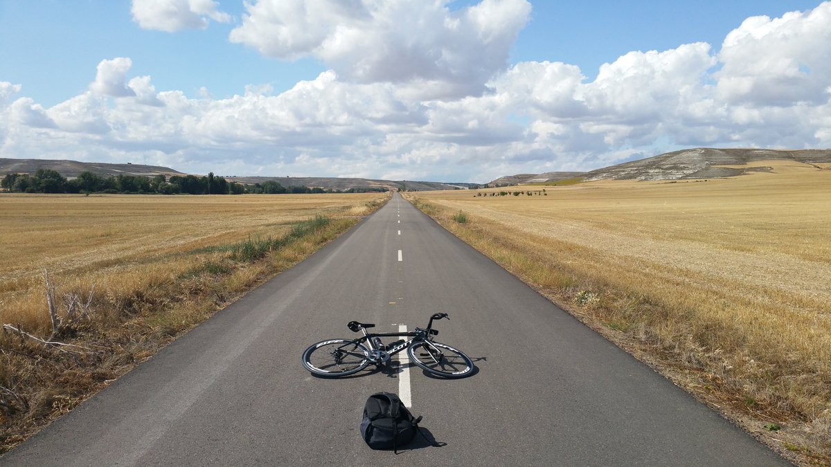 ChrisArmishaw's tweet photo. Perfect end to the day, riding into Castrogeriz #camino #caminofrancais #CaminodeSantiago #cycling https://t.co/24nRwGcSok