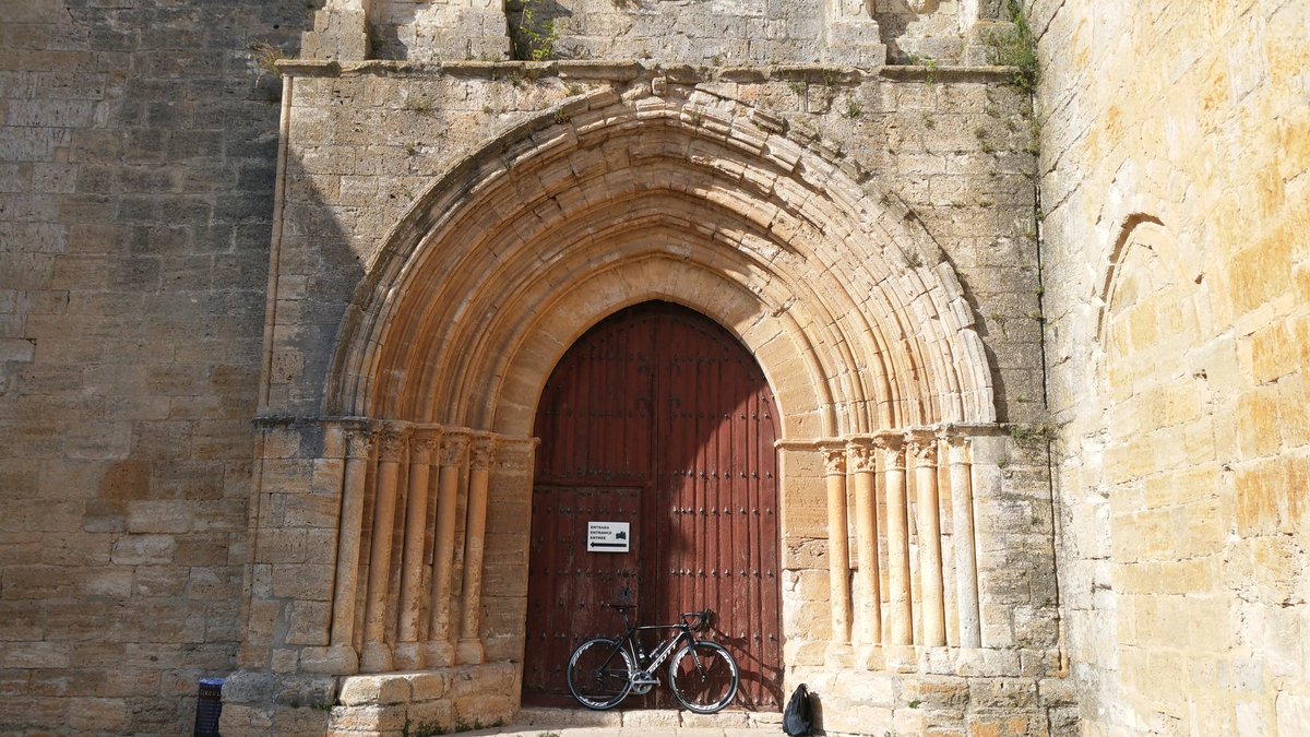 ChrisArmishaw's tweet photo. Perfect end to the day, riding into Castrogeriz #camino #caminofrancais #CaminodeSantiago #cycling https://t.co/24nRwGcSok