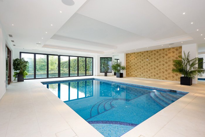 LPropertySouth's tweet photo. #LUXURYHOME: Unique 7 bed #luxuryhome via @KnightFrank has landscaped gardens with an expansive terrace, private #mooring and detached #boathouse. It also boasts a #leisurecomplex on the lower ground floor https://t.co/vxHAkZoTkm
#riverside #Esher #propertyoftheday https://t.co/f3IAZ2g9EE
