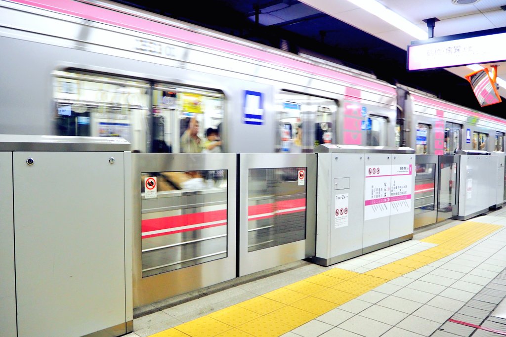 トリミー 駅メモ 大阪メトロ千日前線 大阪メトロ 旧 大阪市営地下鉄 のラインカラーにはそれぞれ由来があり 千日前線 のピンクは 大阪ミナミの繁華街のネオンのイメージ だそう ホームはピンク色で明るく感じます 駅メモ レンちゃんの実家 北 南巽