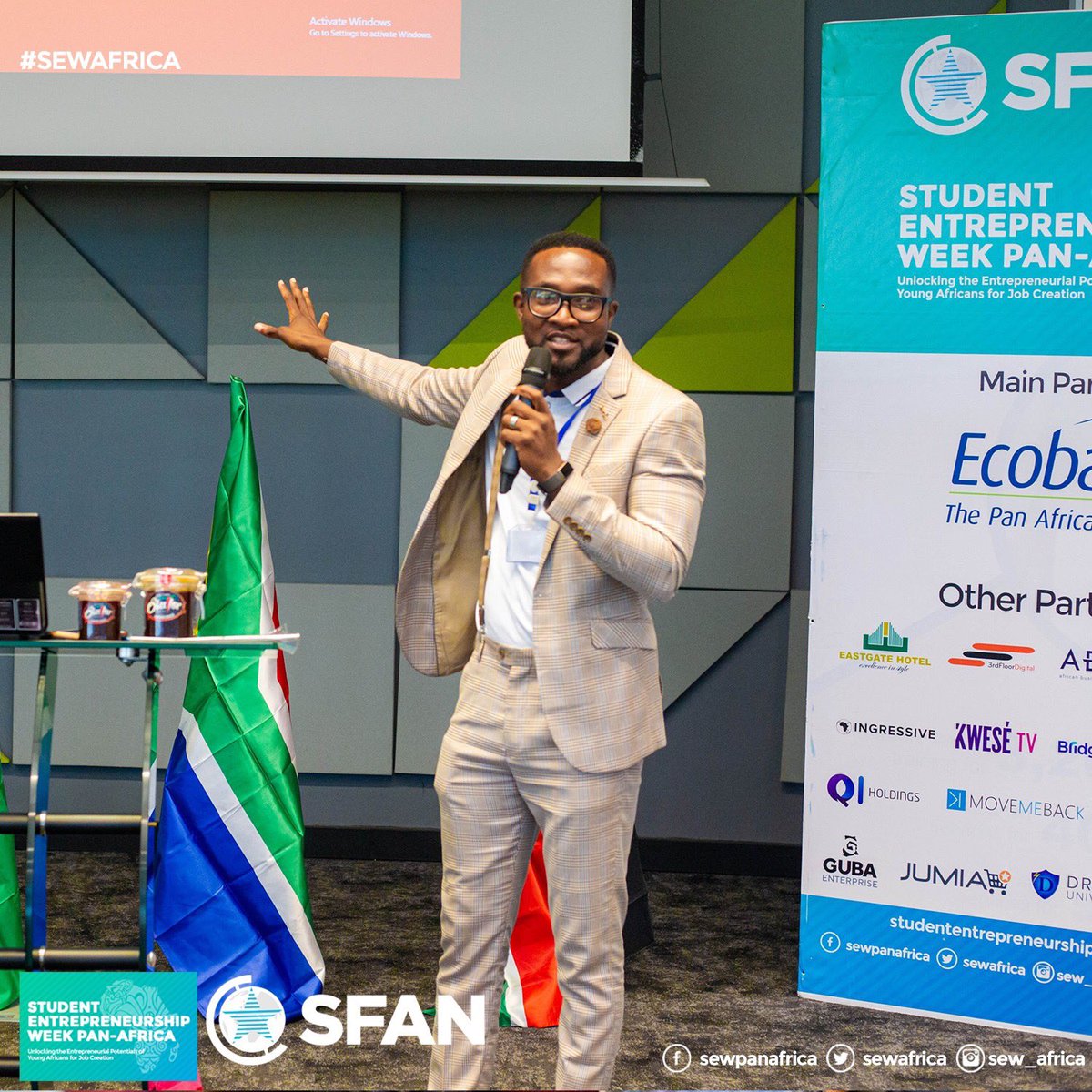DickDarkey's tweet photo. It was an absolute pleasure sharing my two cents on #Entrepreneurship during the #StudentEntrepreneurshipWeek at the HQ of #EcobankGhana 

S.O. to @sfanonline &amp; #EcobankGhanaLtd

You never know who's watching; keep at it!

Cc: @Iamtomchris 

#GiveBack #Mentoring #StartUp #Skutor https://t.co/DHjG8pvval