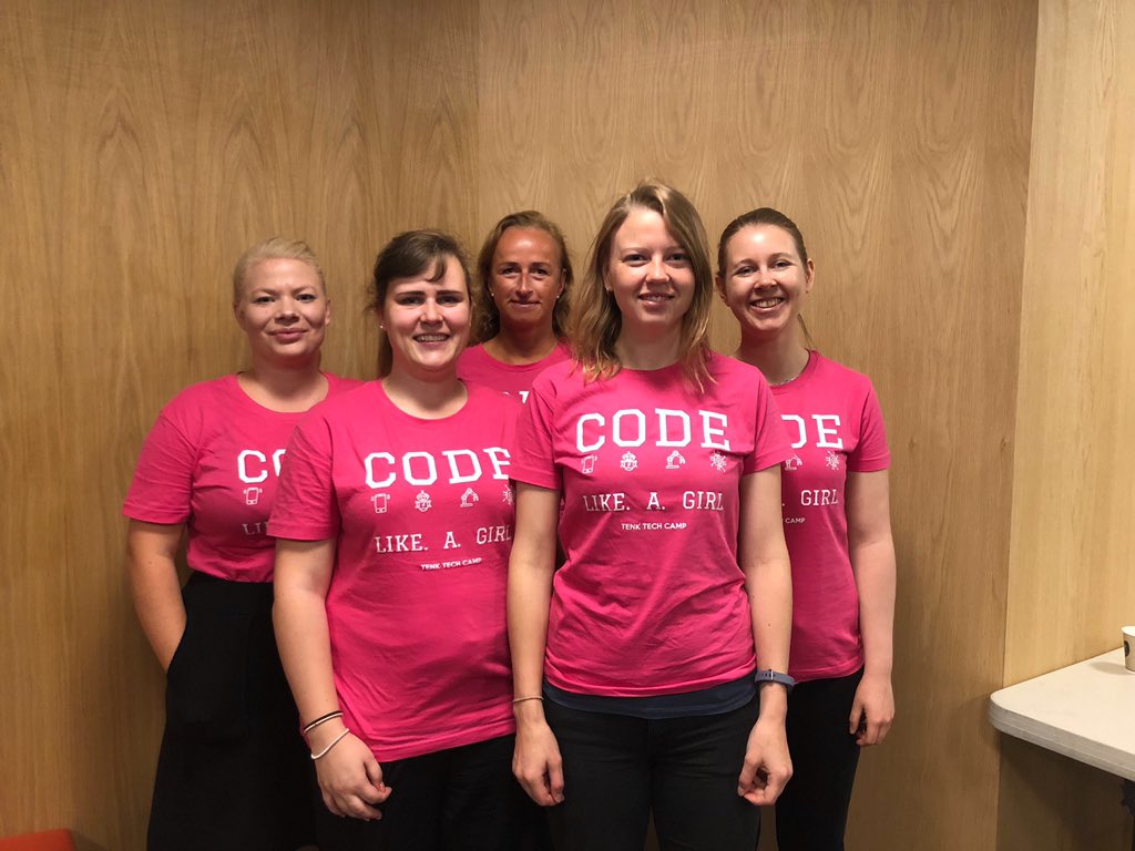 FINN_tech's tweet photo. Igjen er @FINN_tech stolte av sponse #TENKtechcamp for å få unge jenter interresert i teknologi. Flere av våre dyktige utviklere veiledet jentene og holdt en workshop hvor de lærte å tegne med prosessing.js #codelikeagirl https://t.co/3IU87cBg6i
